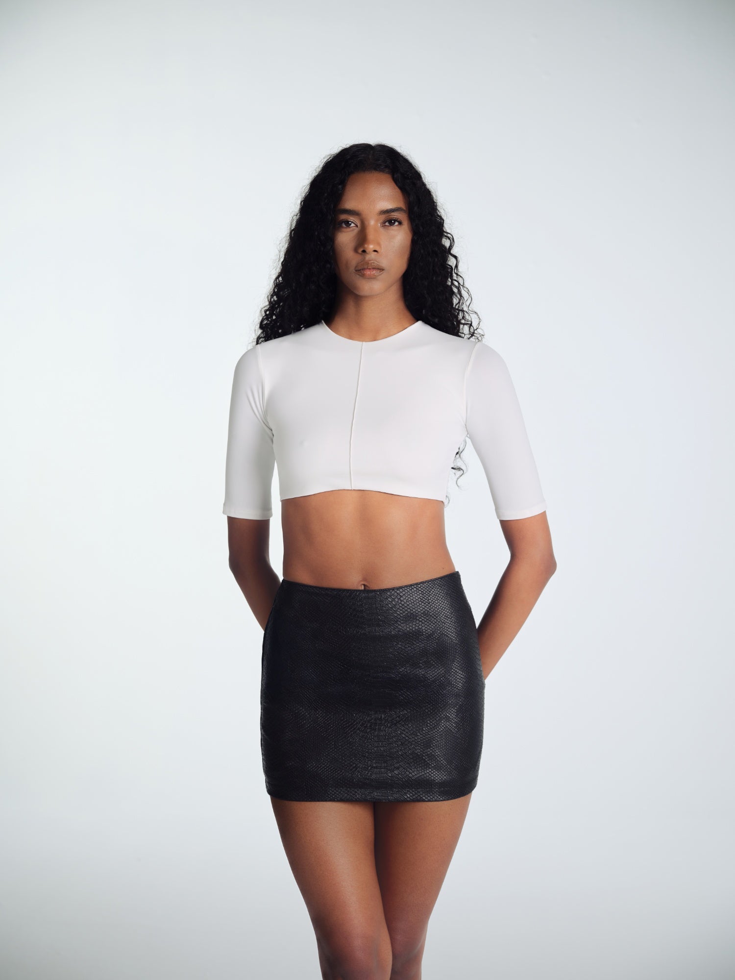 BEYAZ CROP T-SHIRT