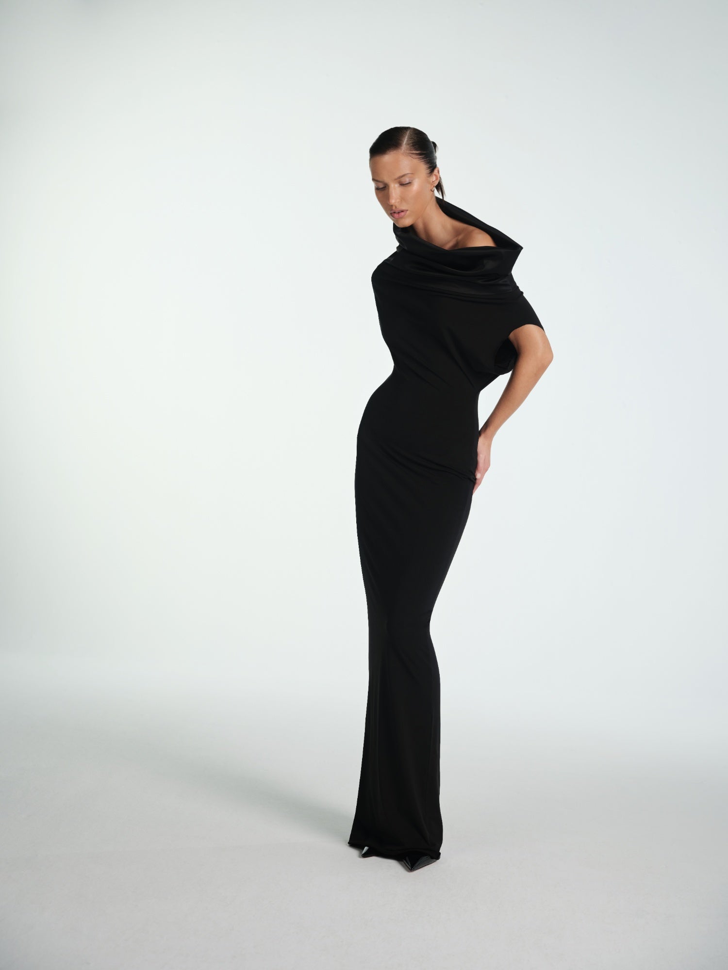 BLACK MAXI ELBISE WITH SILK